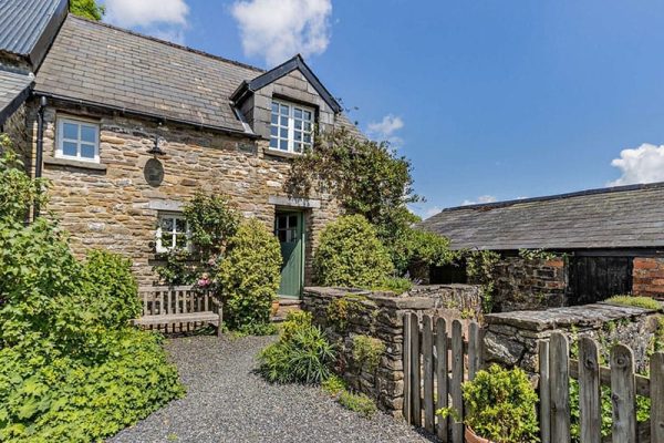 Stone Cottage, Llandefaelog Fach